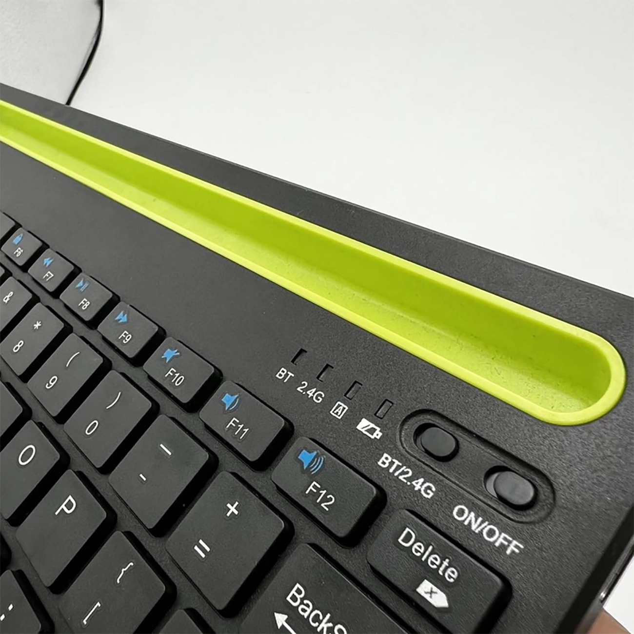 کیبورد بیسیم شارژی با استند موبایل و تبلت